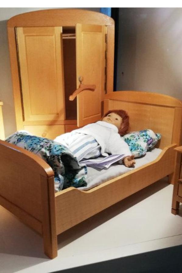 Puppenmöbel-Set Kasten, Kommode Bett usw.