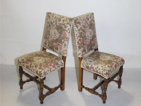 Puppenmöbelset Tisch und 8 Stühle gepolstert