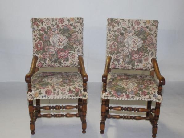 Puppenmöbelset Tisch und 8 Stühle gepolstert