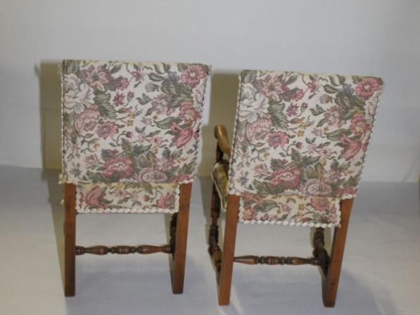 Puppenmöbelset Tisch und 8 Stühle gepolstert