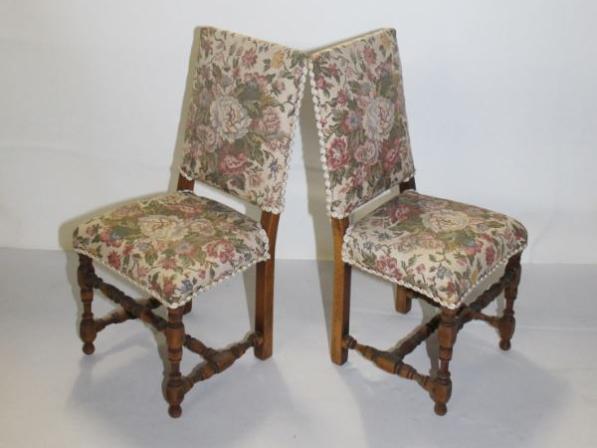 Puppenmöbelset Tisch und 8 Stühle gepolstert